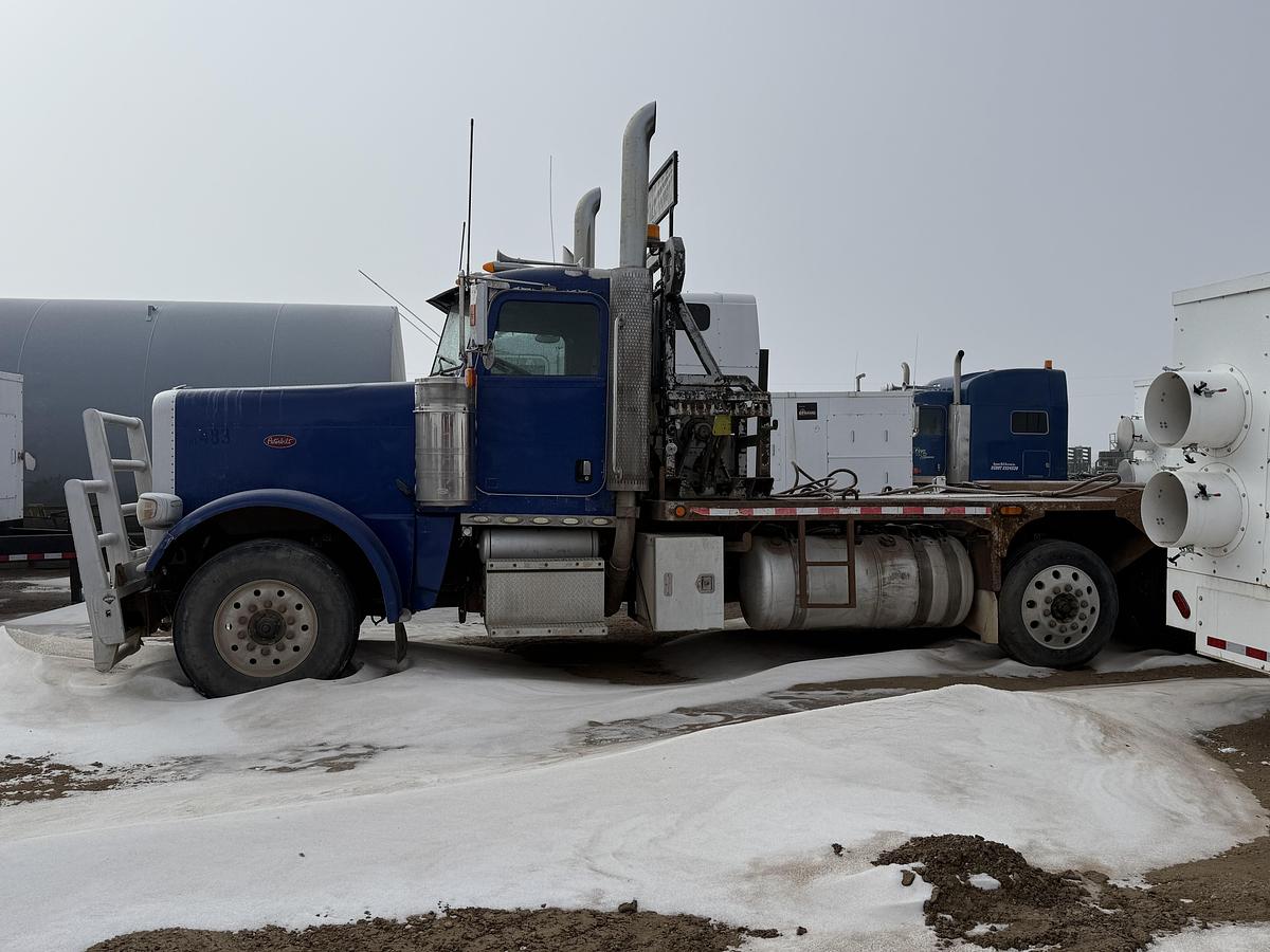 Used 2009 Peterbilt Winch Truck