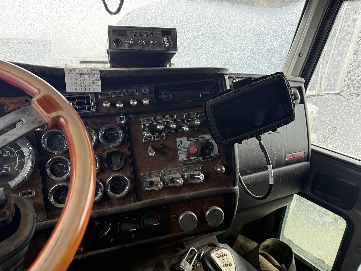 Used 2004 Kenworth Slick Truck