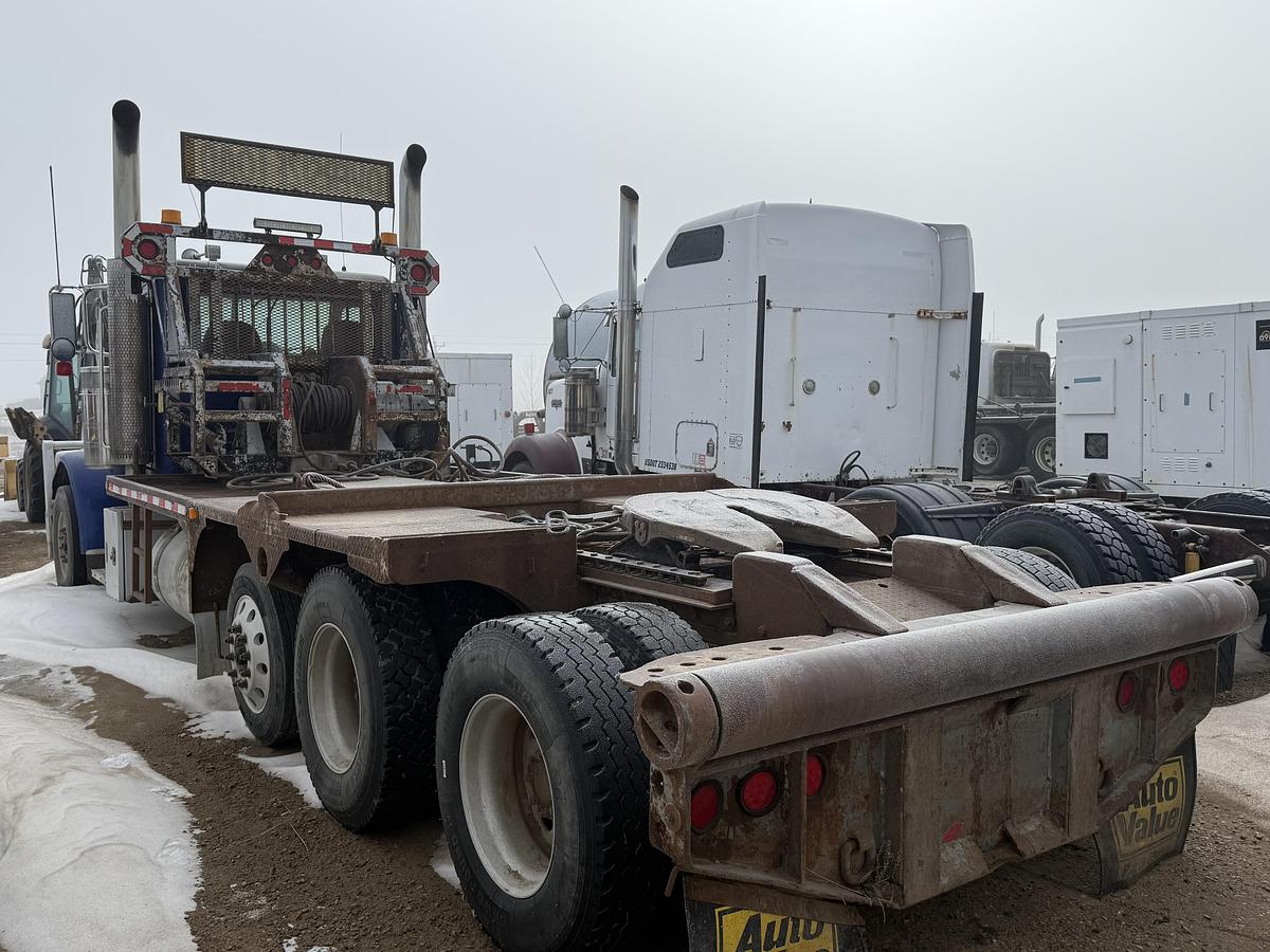 Used 2009 Peterbilt Winch Truck