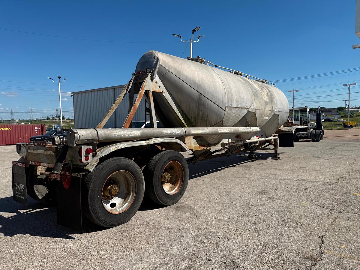Used 1978 Fruehauf Pneumatic Bulk Trailer