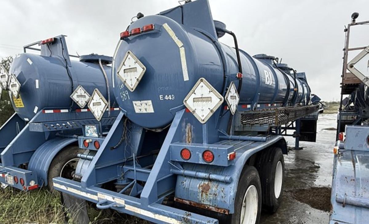 Used 2006 Worley Welding Works 4,100 Gallon 3-Comp Acid Transport Trailer