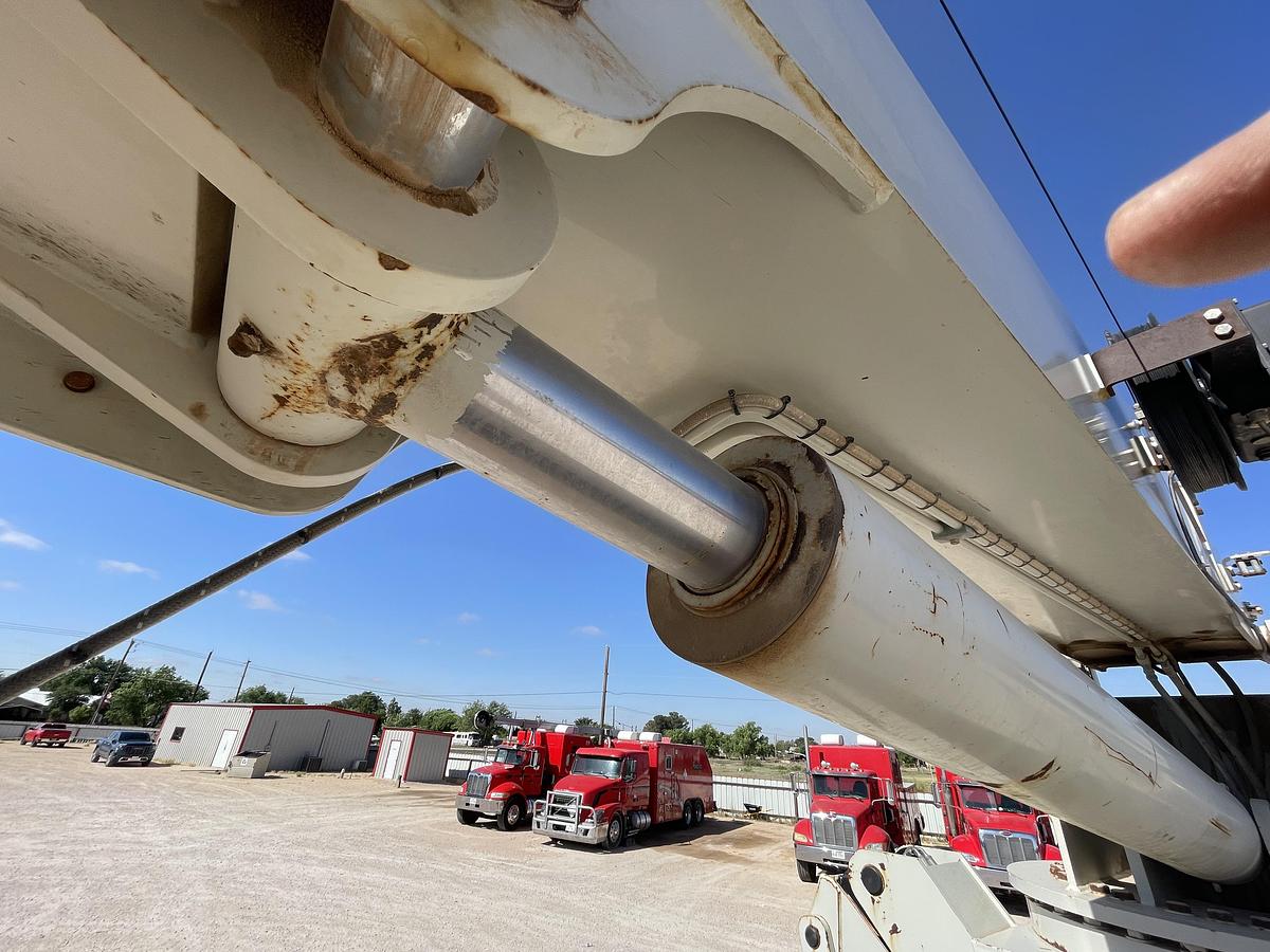 Used 2012 Peterbilt 367 Service Truck with National 900A Crane