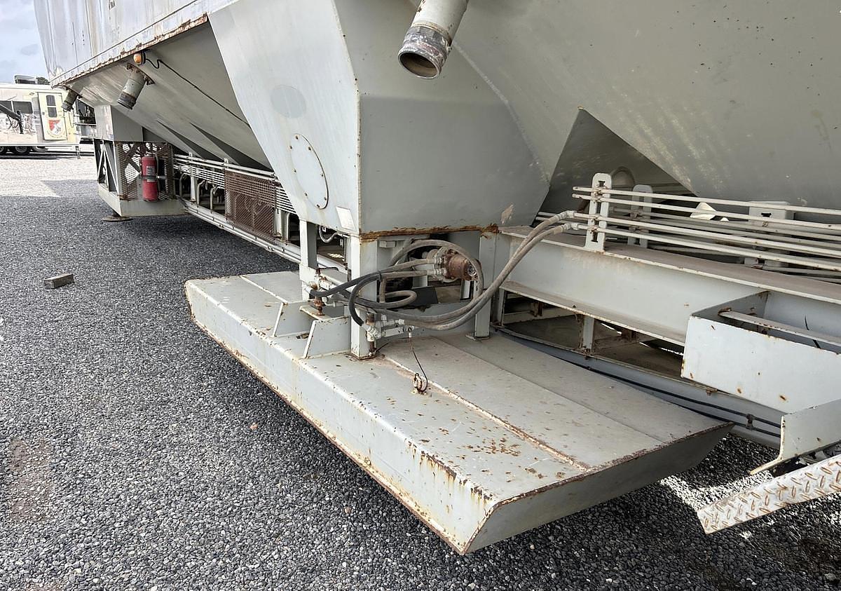Used 2011 Appco FS-40 Bulk Sand Storage Trailer