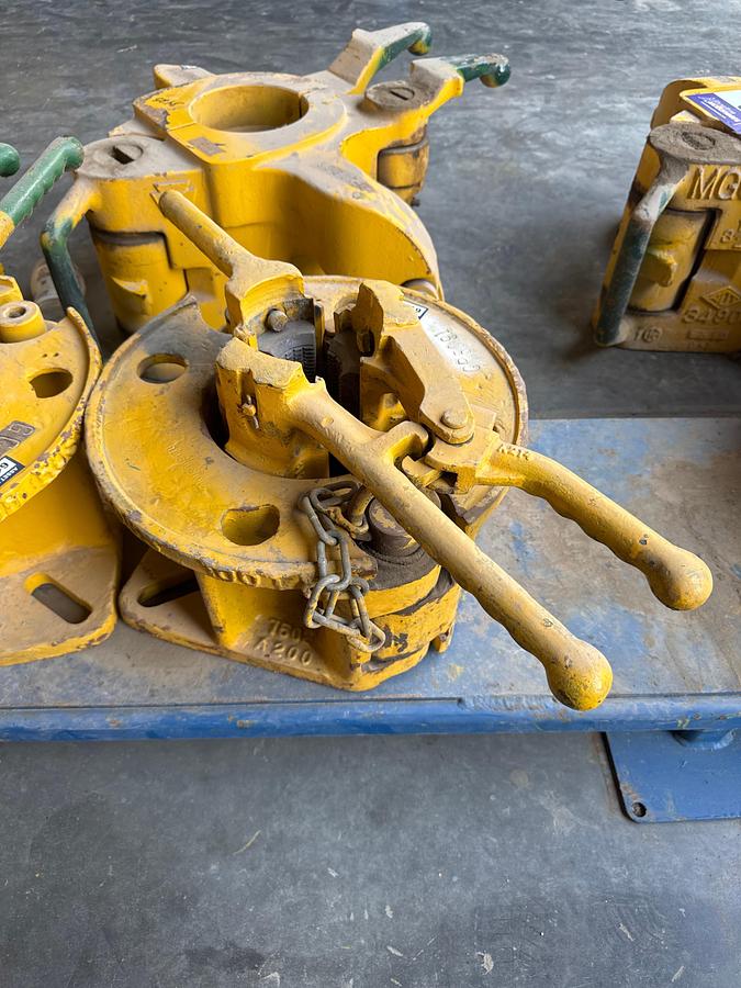 Used (3) Baash-Ross 100-Ton Slip Type Elevators - (1) Without Insert