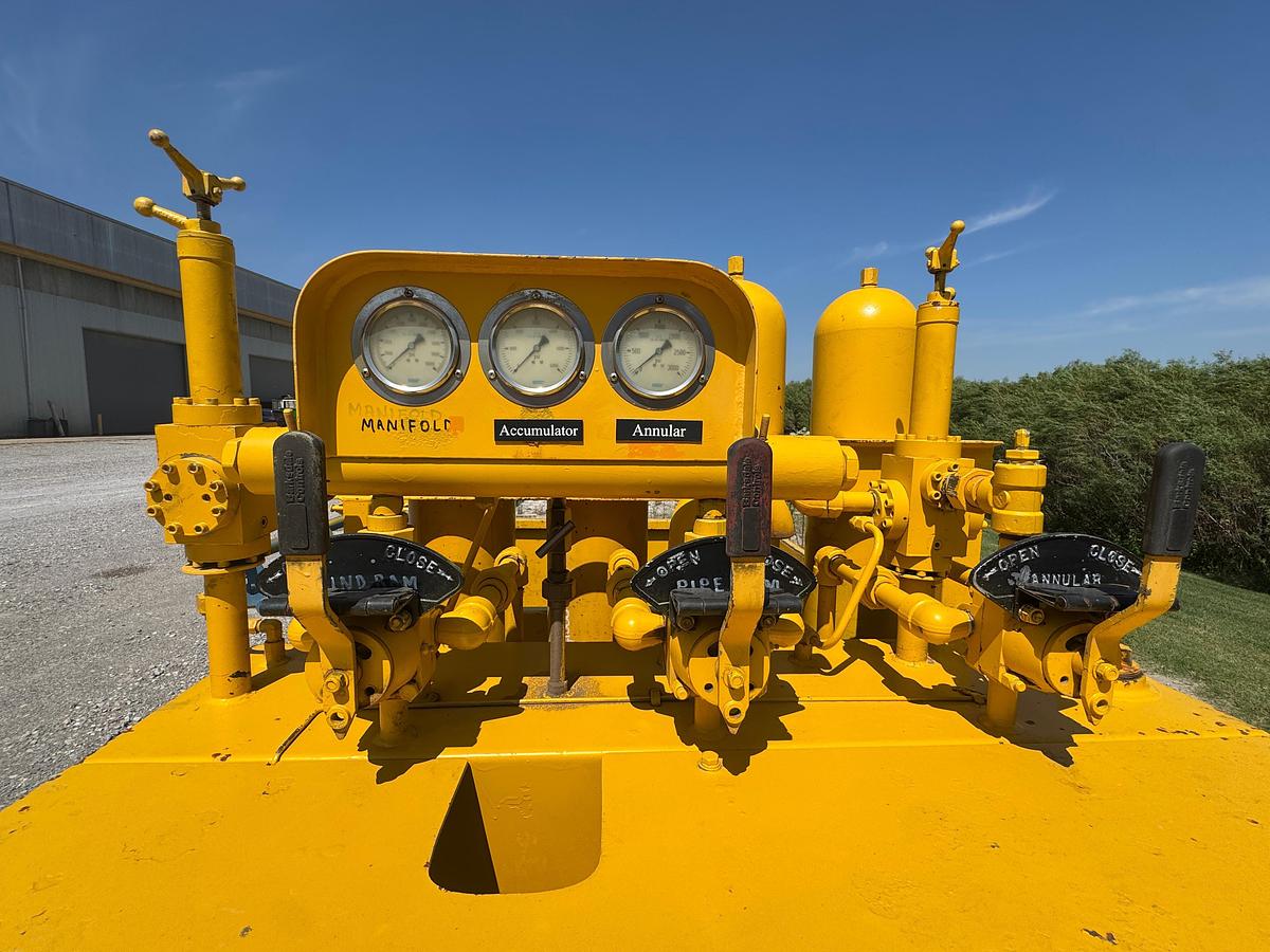 Used 2011 Advanced Pressure 3-Station 40-Gallon Accumulator with Triplex Pump Gas Motor Storage Tub