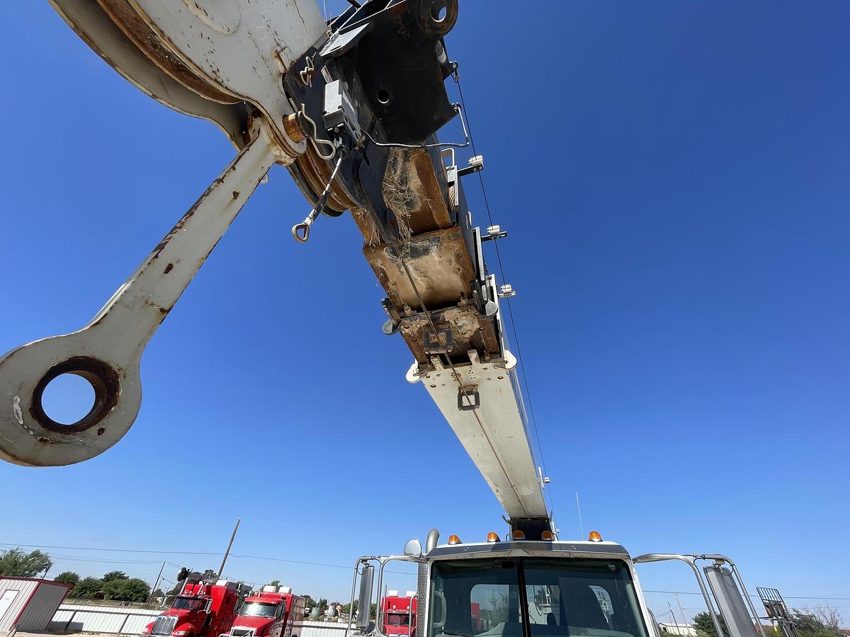 Used 2012 Peterbilt 367 Service Truck with National 900A Crane