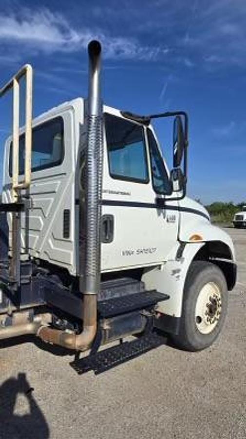 Used 2004 International 4400 SBA 4x2 Acid Truck