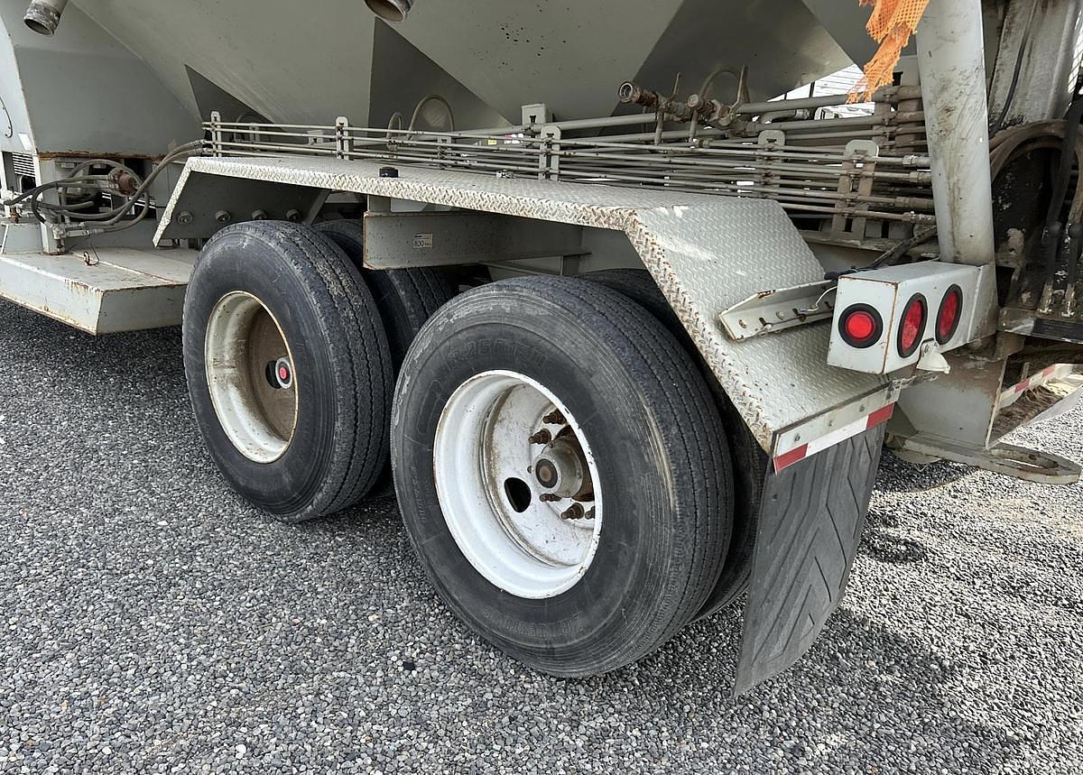 Used 2011 Appco FS-40 Bulk Sand Storage Trailer