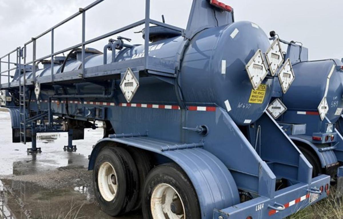 Used 2012 Wilco 4,100 Gallon with Hyd Agitators Acid Transport Trailer