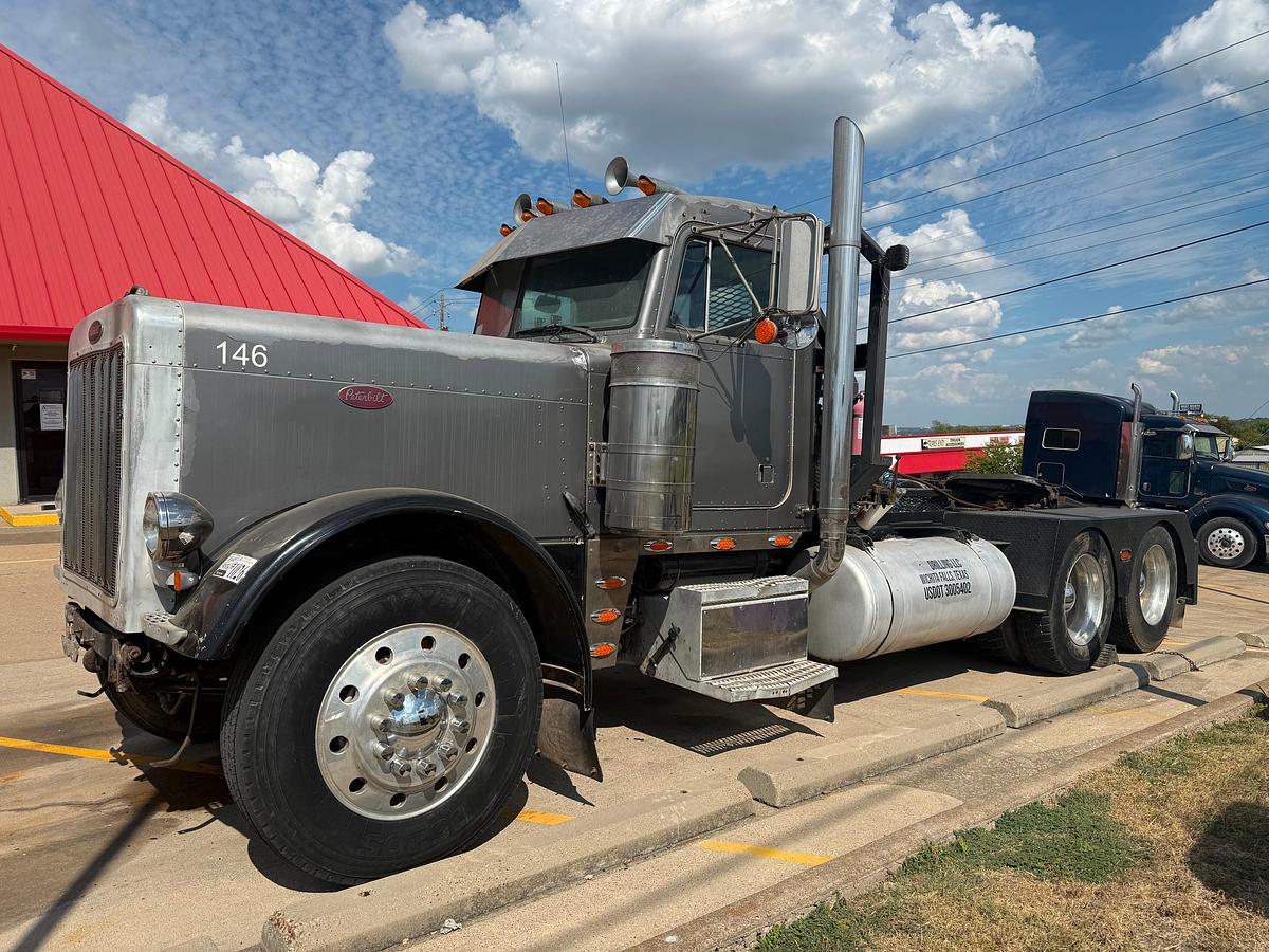 Used 1988 Peterbilt 379 Winch Truck