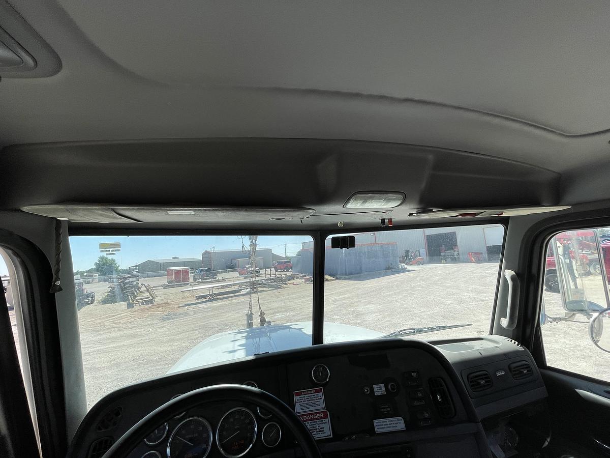Used 2012 Peterbilt 367 Service Truck with National 900A Crane