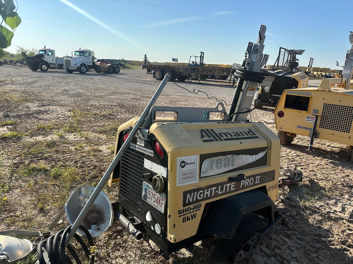 Used Allmand Nite-Light Pro 2 8kw Cat c1.1 Engine, Pancake Generator.