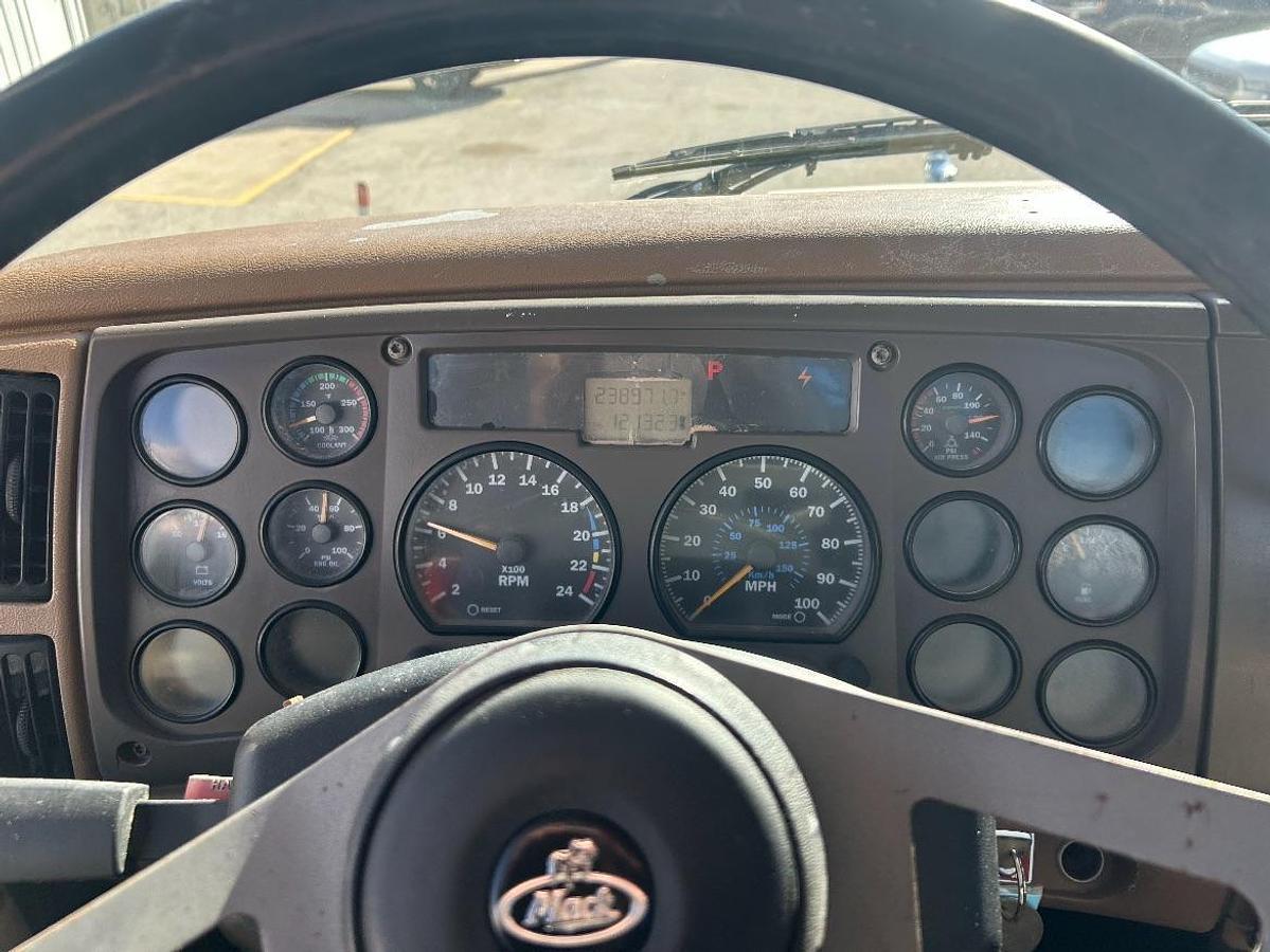 Used 2005 Mack Haul Truck CV713