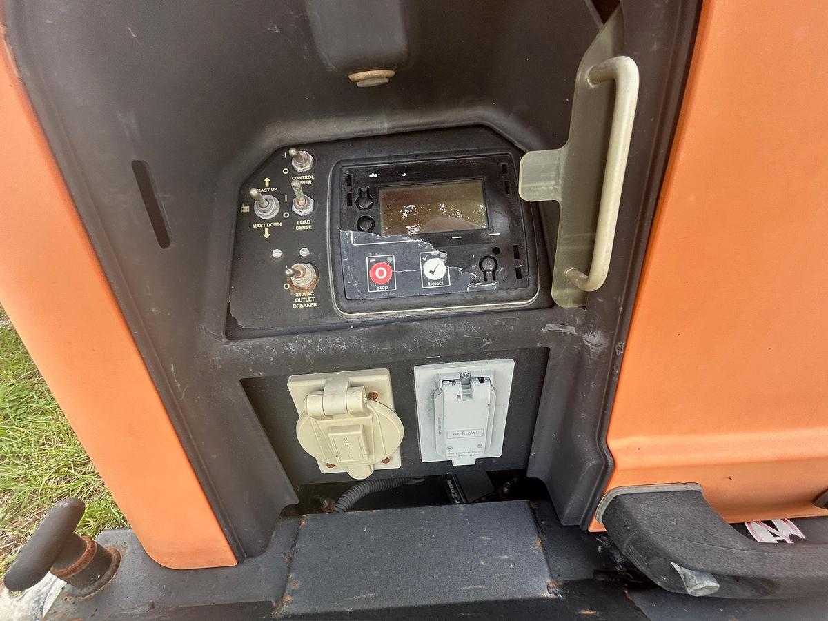 Used 2018 Generac MLT6SMD 6KW S/A Bumper Pull LED Light Tower