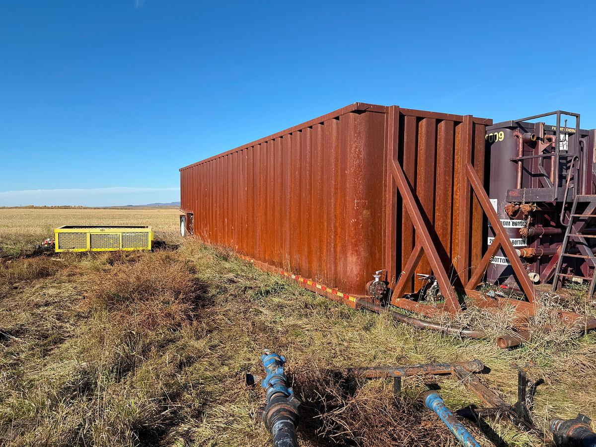 Used 550 BBL Trailer Mounted Open Top Frac Tank