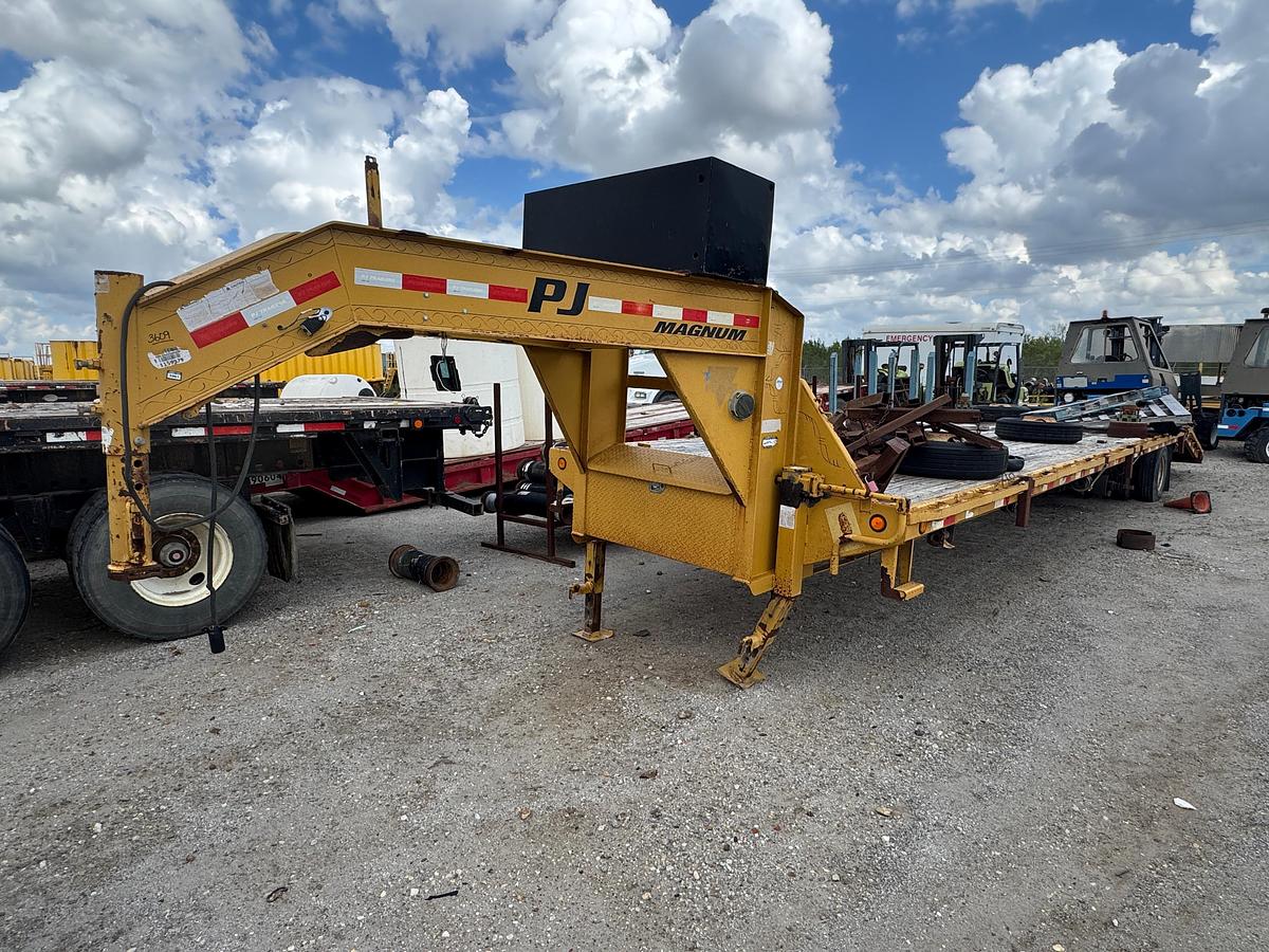 Used PJ Magnum Gooseneck Flatbed Trailer