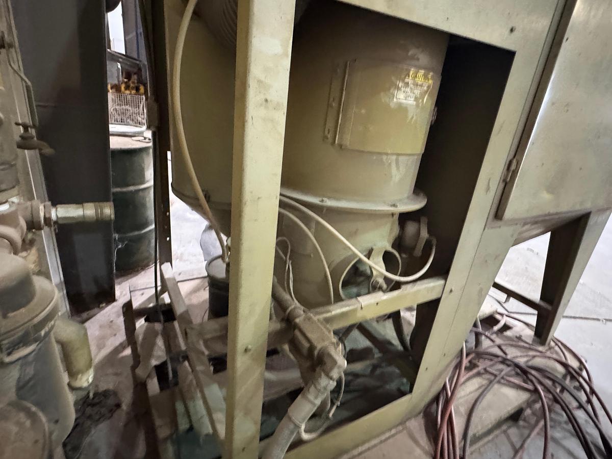 Used Clemco Sandblasting Cabinet