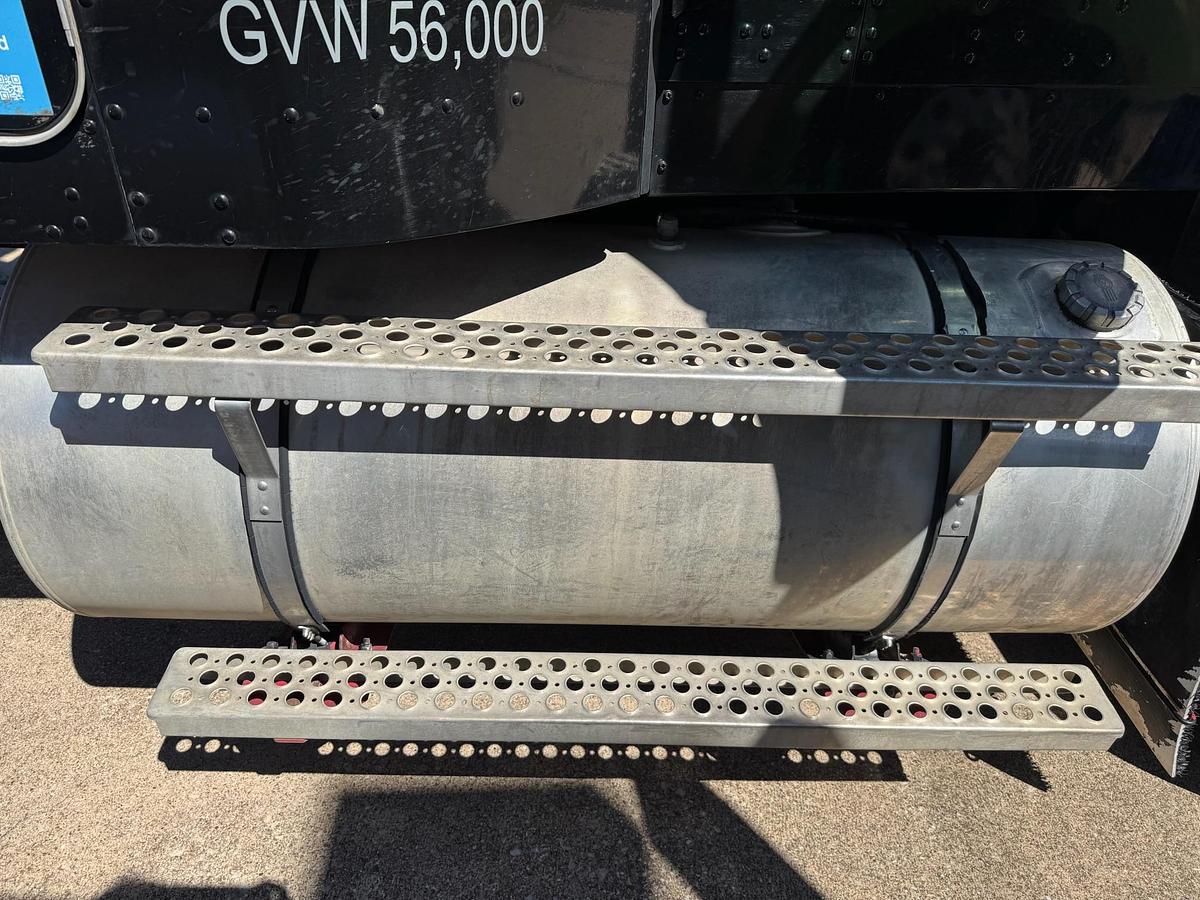 Used 2007 Kenworth T800 6x4 Sleeper Truck Tractor