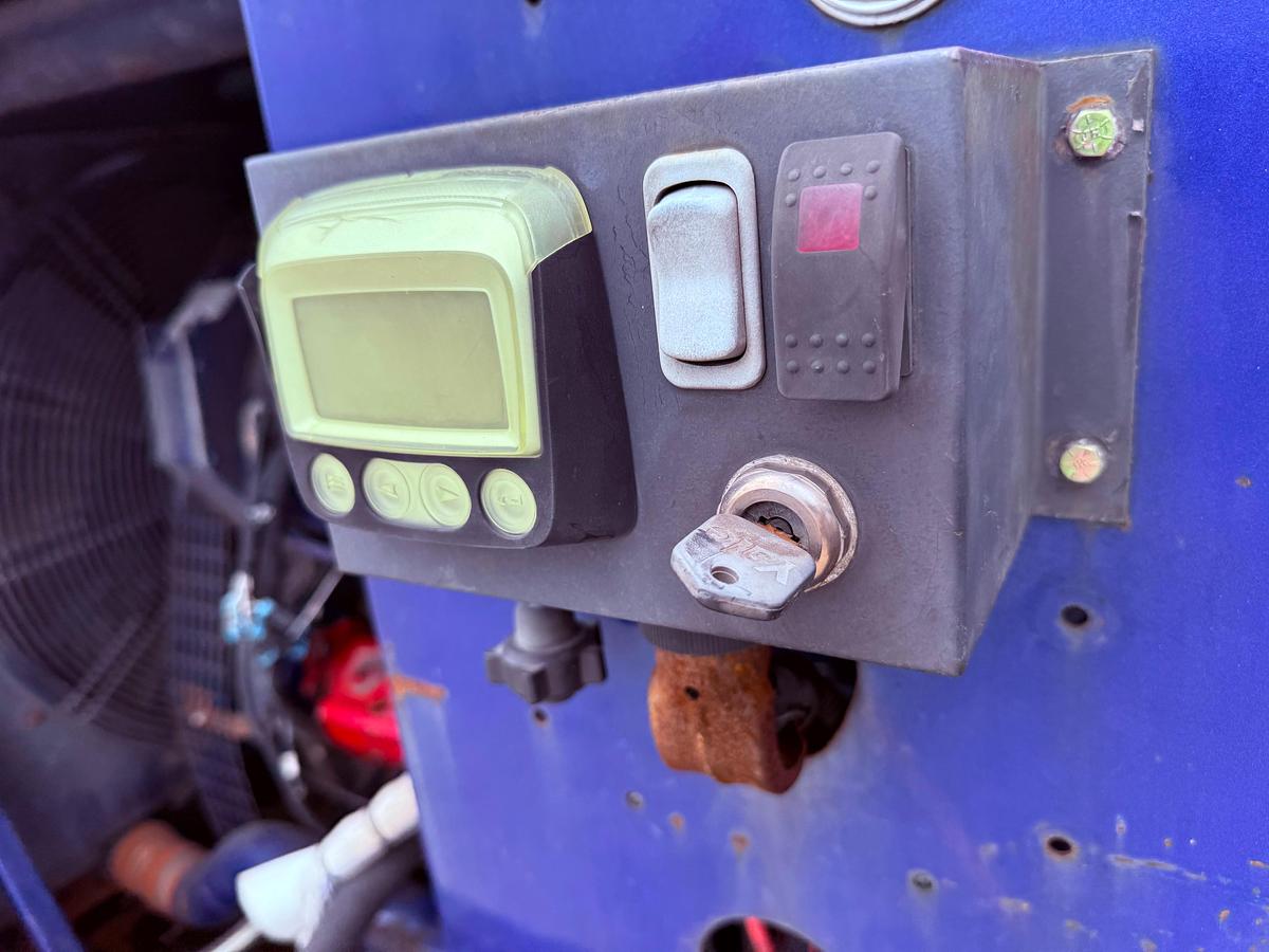 Used 2005 Kenworth T800 Pump Truck - Gardner Denver / OPI 10K Triplex Pump - Fully Functional!