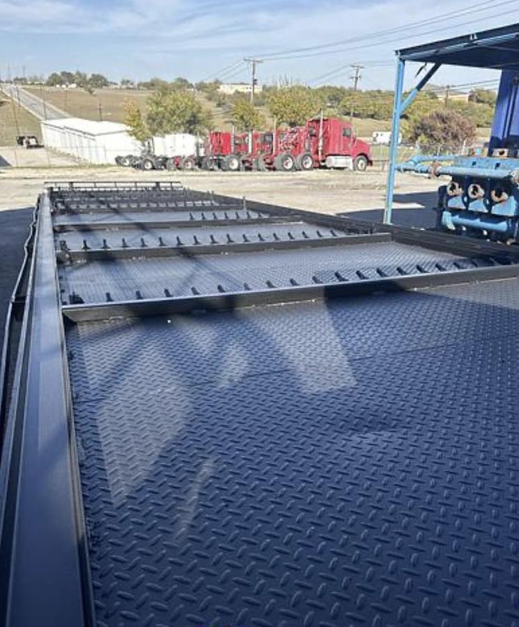 Used 2005 Gooseneck Flat Bed Pipe Trailer