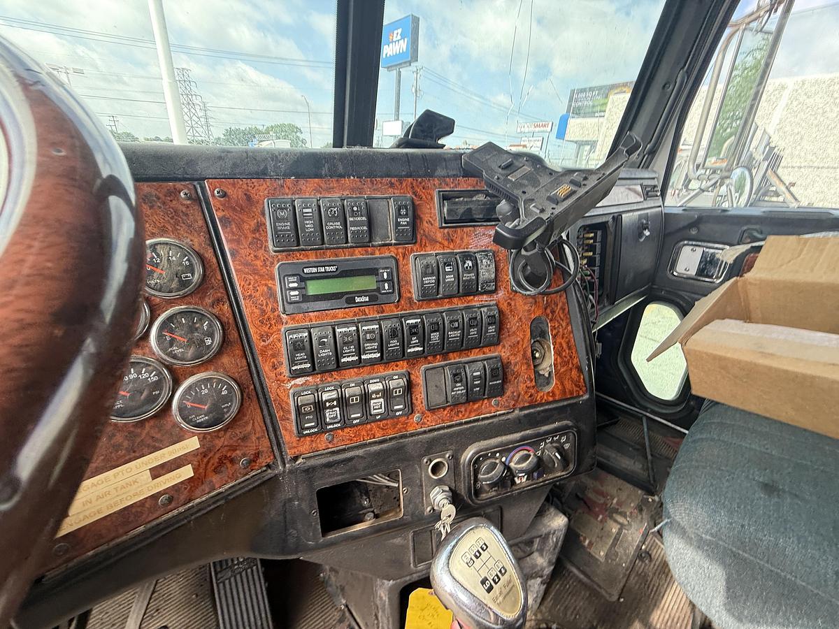 Used 2007 Western Star Wireline Service Truck with Sleeper Cab