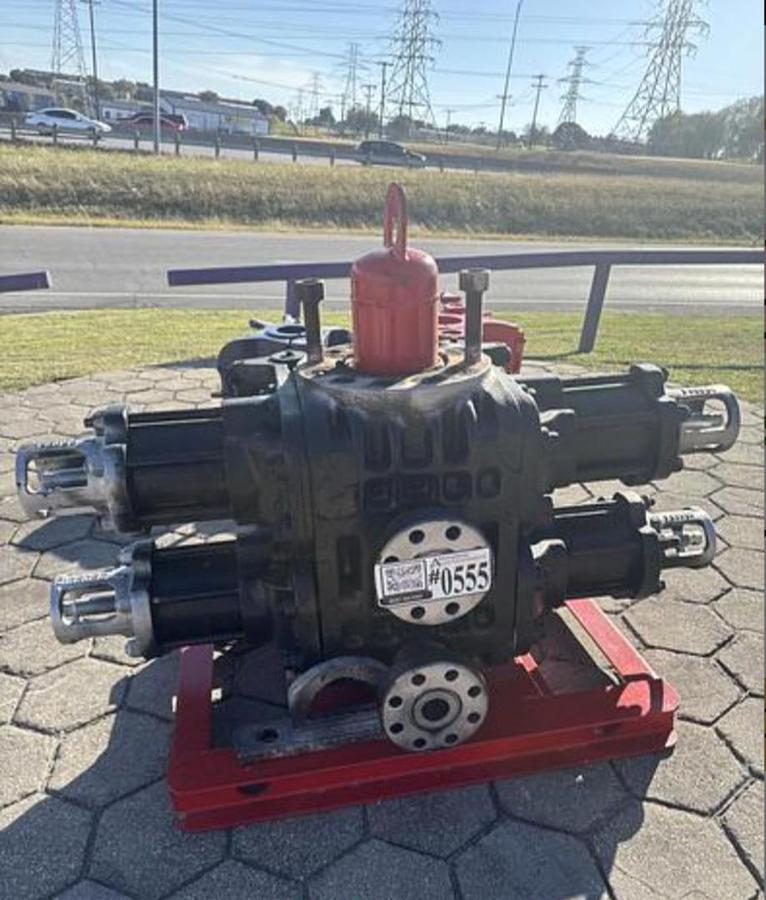 Used Shaffer 7 1/16'' Double Hydraulic BOP - BOP Stump