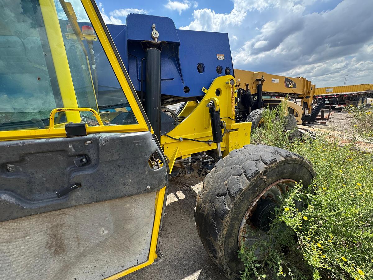 Used 2011 Caterpillar TL1255 Telehandler