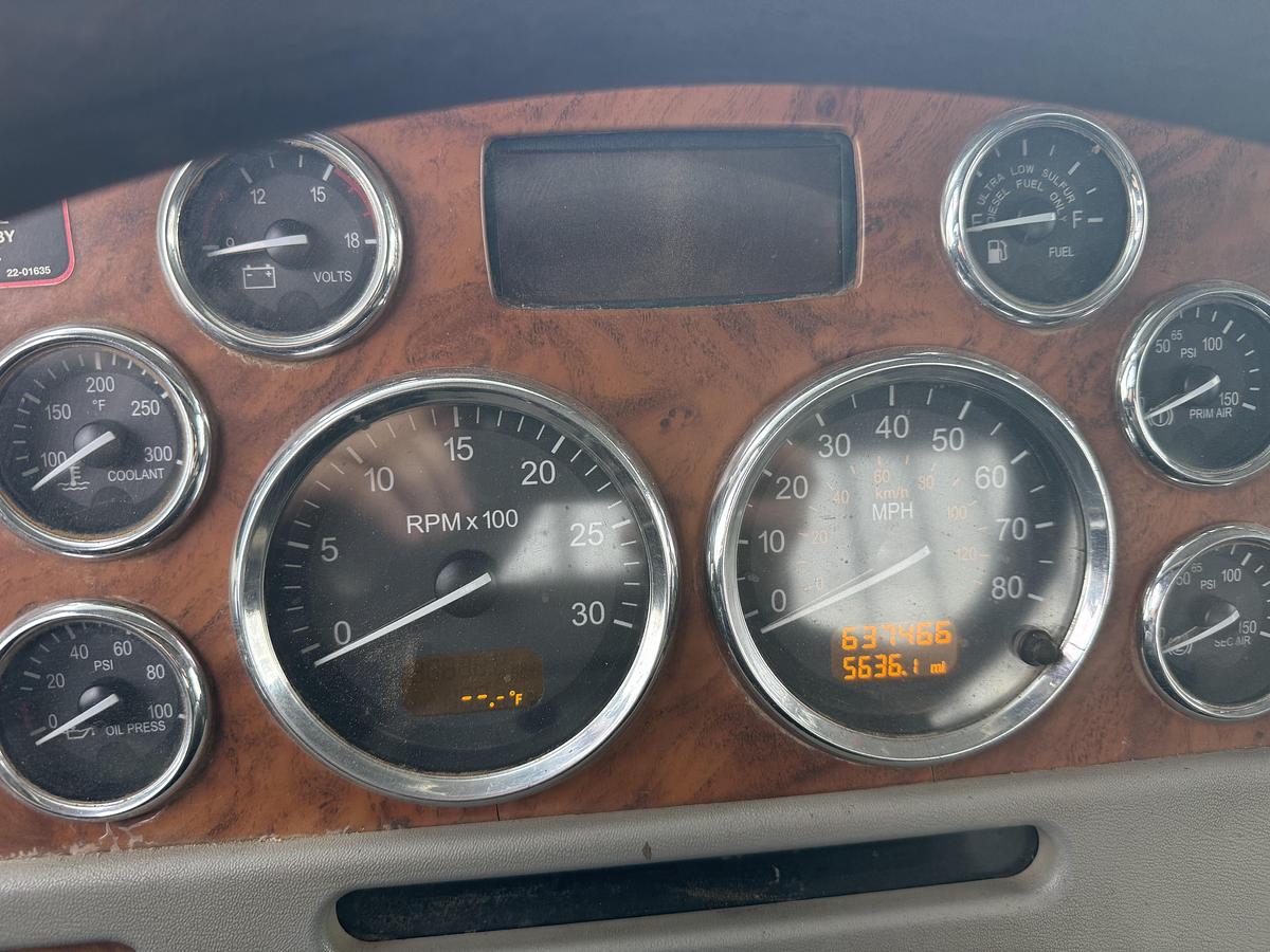 Used 2009 Peterbilt Winch Truck