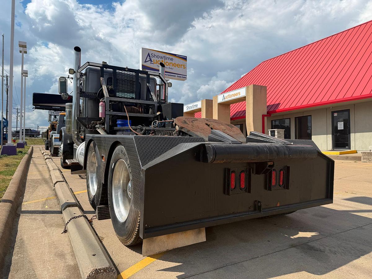 Used 1988 Peterbilt 379 Winch Truck