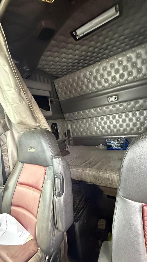 Used 2004 Kenworth Slick Truck