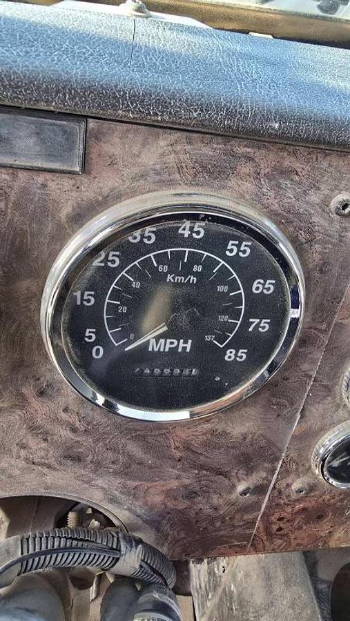 Used 1999 International 9400 - 4K-Gallon Tank Truck