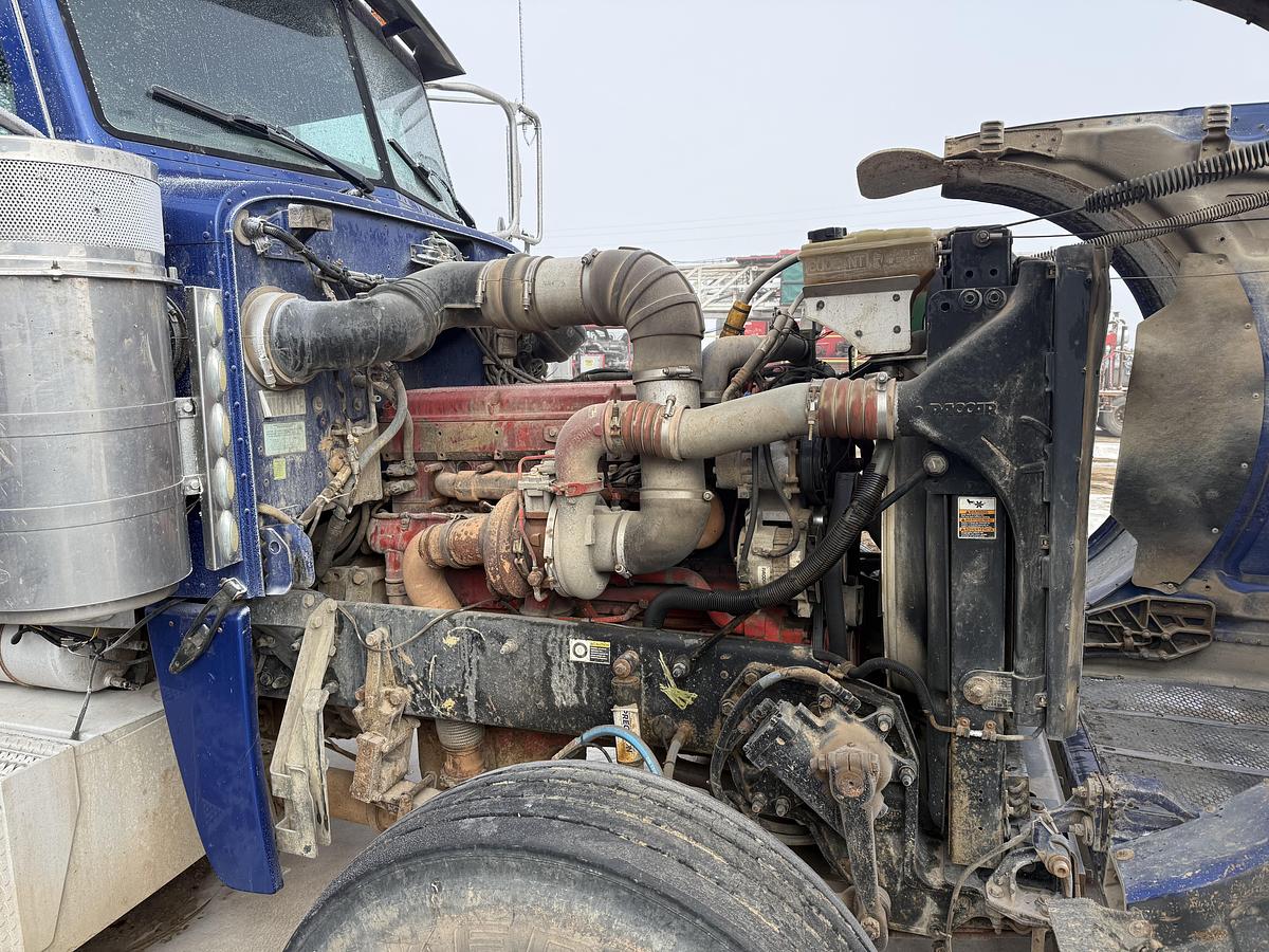 Used 2009 Peterbilt Winch Truck