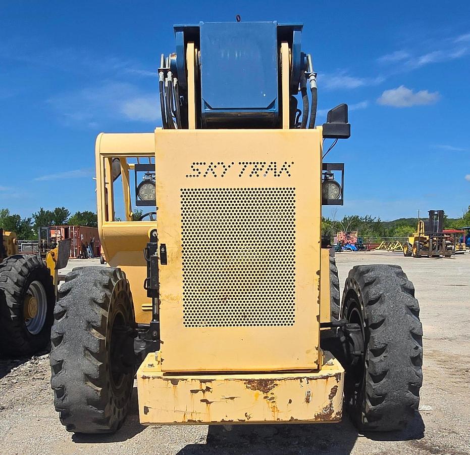 Used 2011 Skytrak 10042