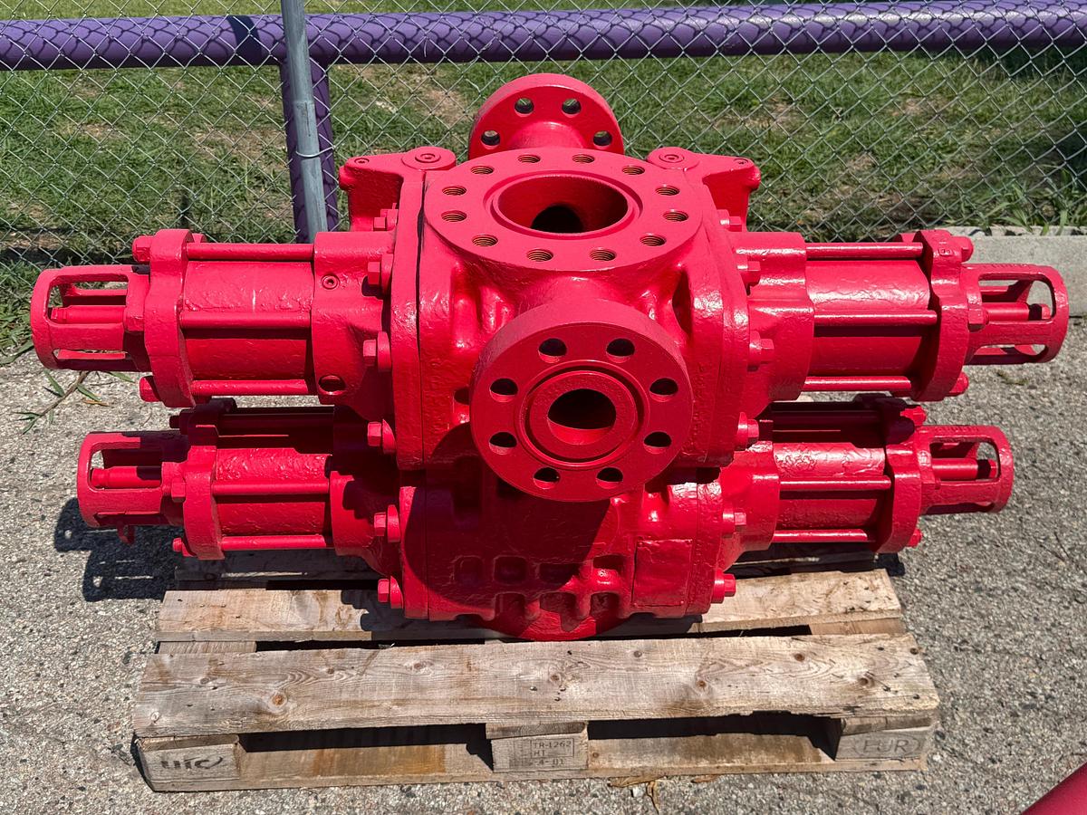 Used Shaffer 7 1/16'' Double Hydraulic BOP