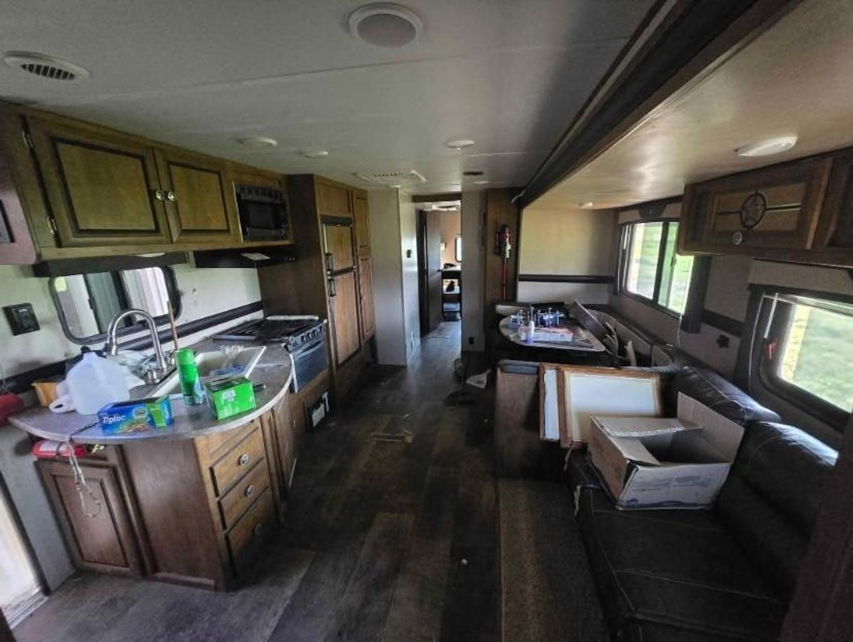 Used 2018 Longhorn Crossroads Bumper Pull Travel Trailer Bunkhouse