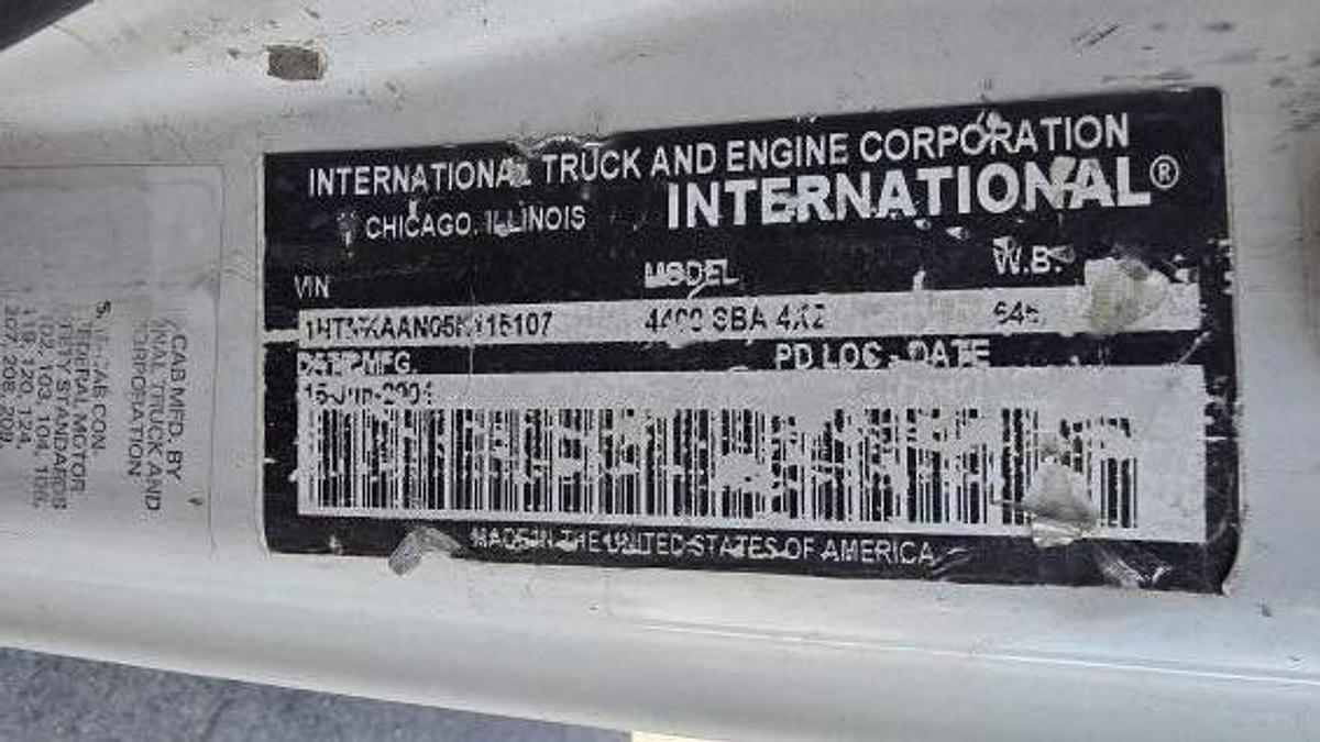 Used 2004 International 4400 SBA 4x2 Acid Truck