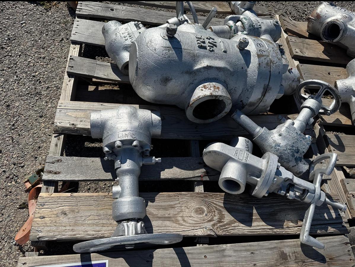 Used (1) Orbit 4 1/16", (2) 2", (1) 1 1/4" (2) Mohawk Valves