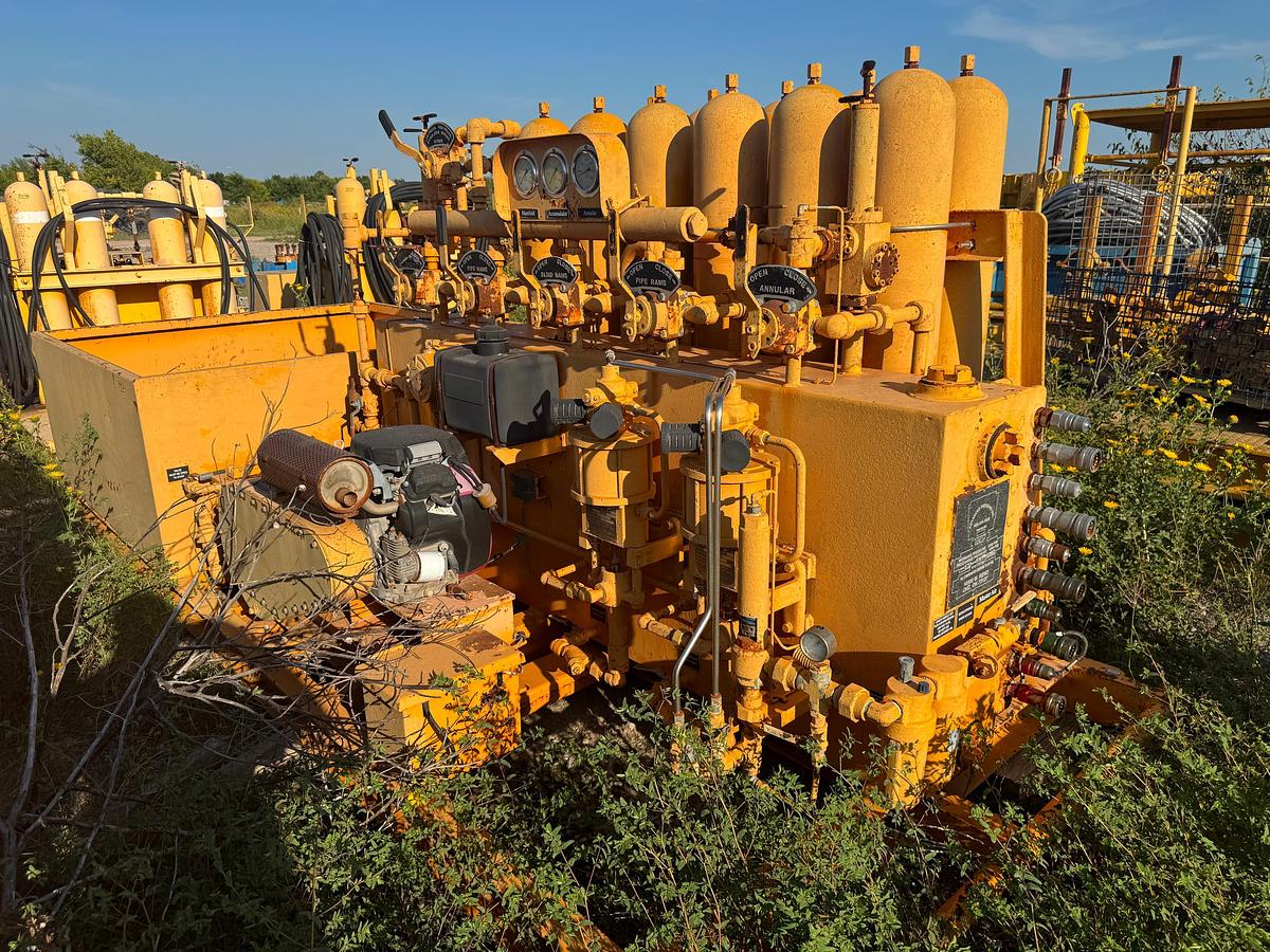 Used 2011 Advanced Pressure 6-Station 120-Gallon Accumulator- BEAR Triplex Pump - Honda Gas Engine