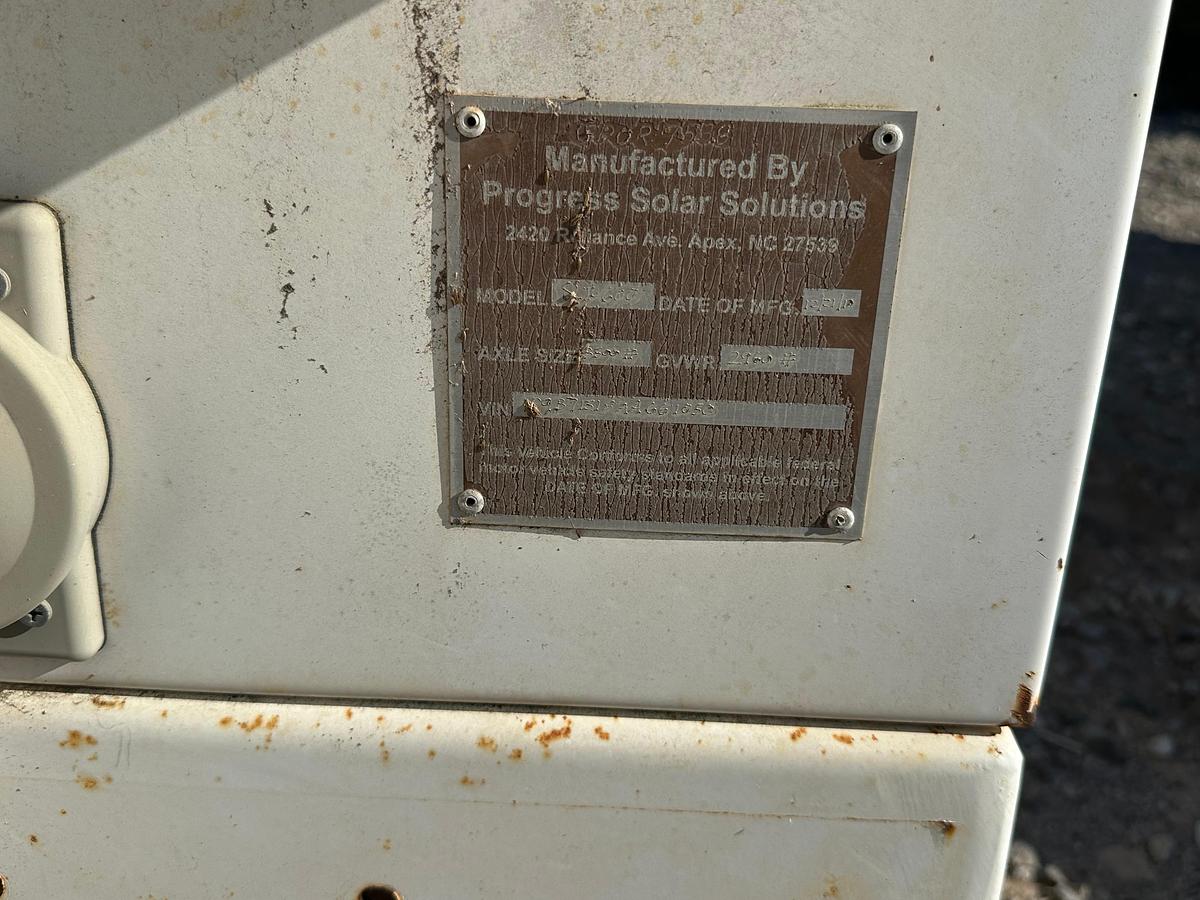 Used Solar Light Tower, Inoperable, Flat Tires.