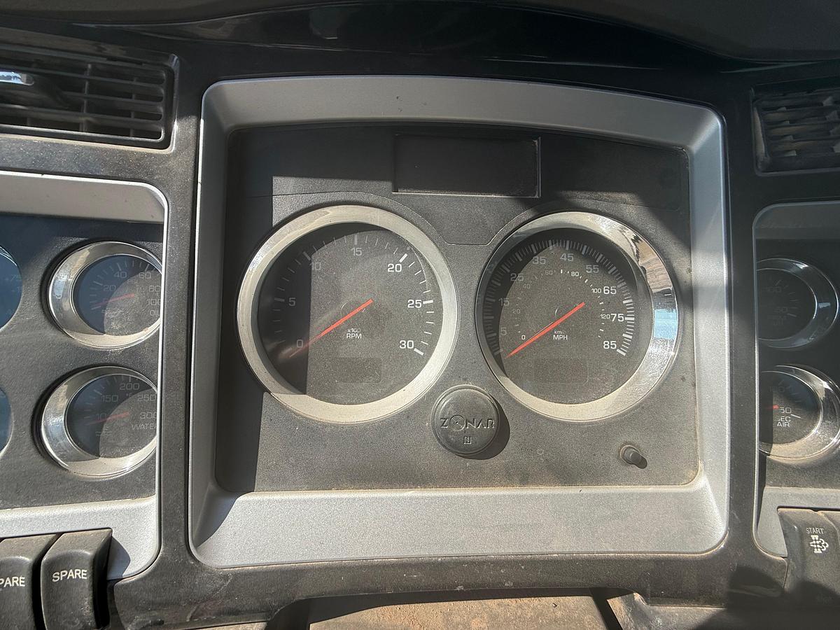 Used 2011 Kenworth T800 Cab and Chassis