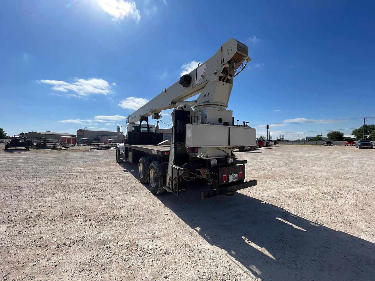 Used 2012 Peterbilt 367 Service Truck with National 900A Crane