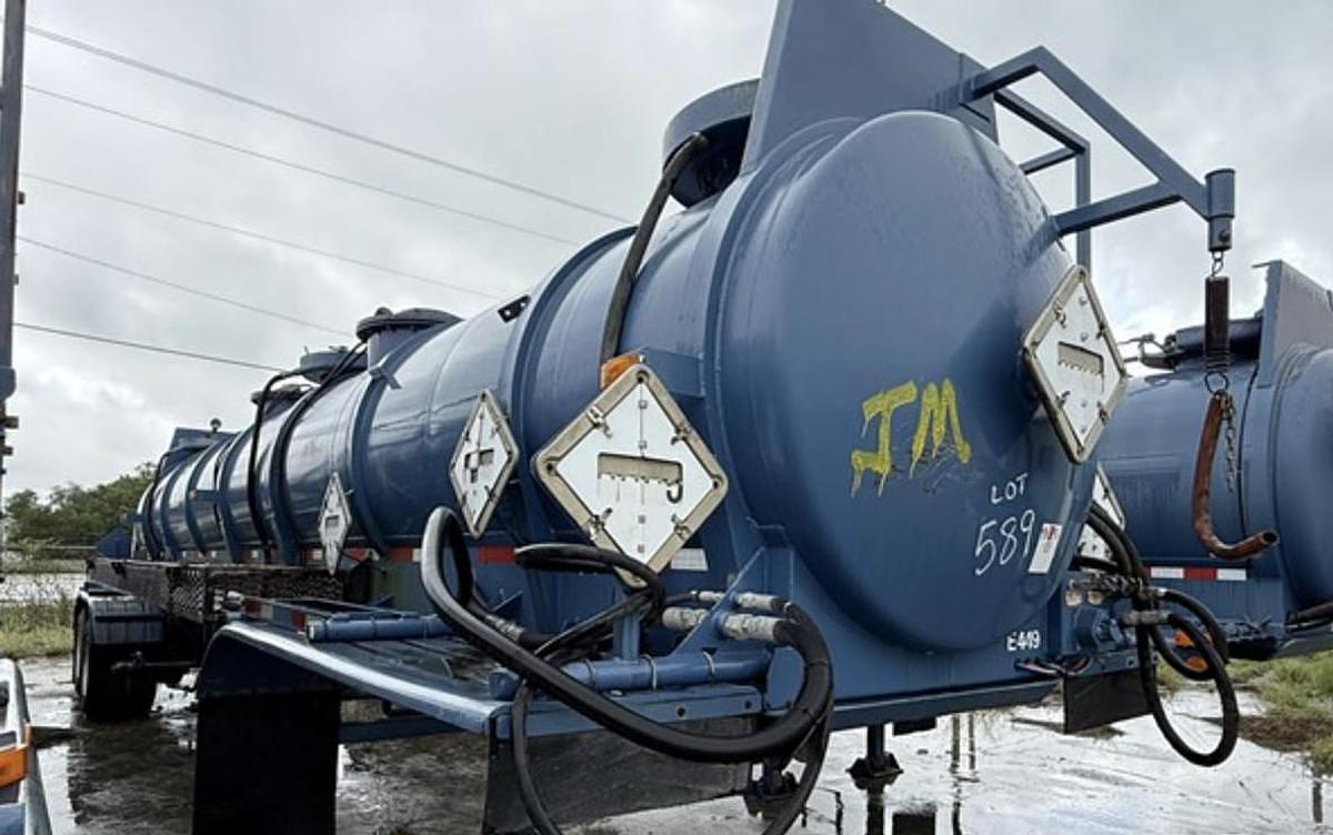 Used 2006 Worley Welding Works 4,100 Gallon 3-Comp Acid Transport Trailer