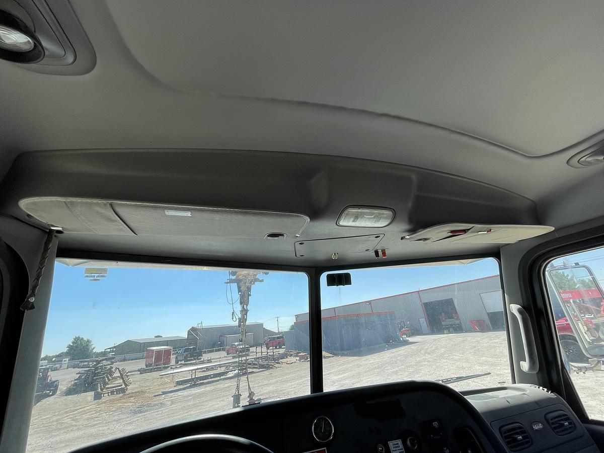 Used 2012 Peterbilt 367 Service Truck with National 900A Crane