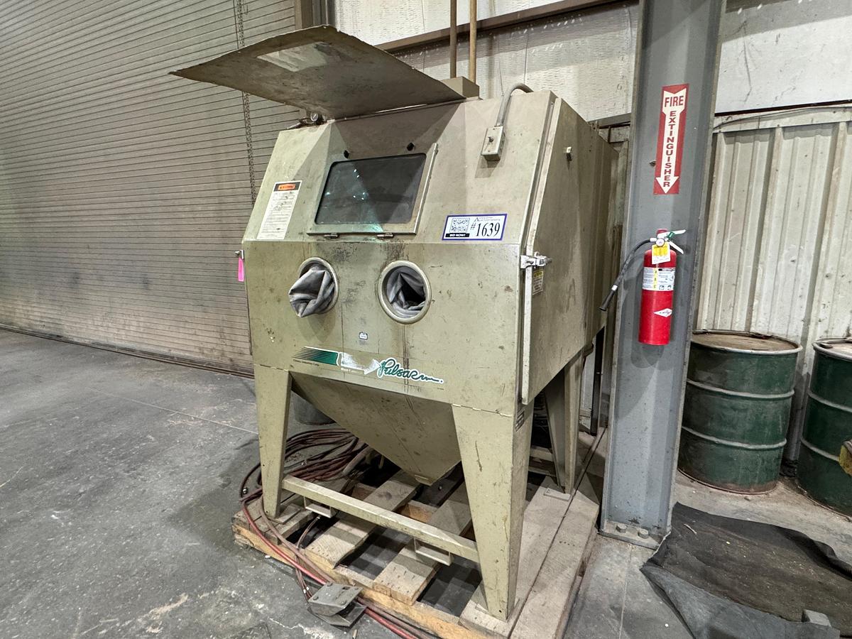 Used Clemco Sandblasting Cabinet