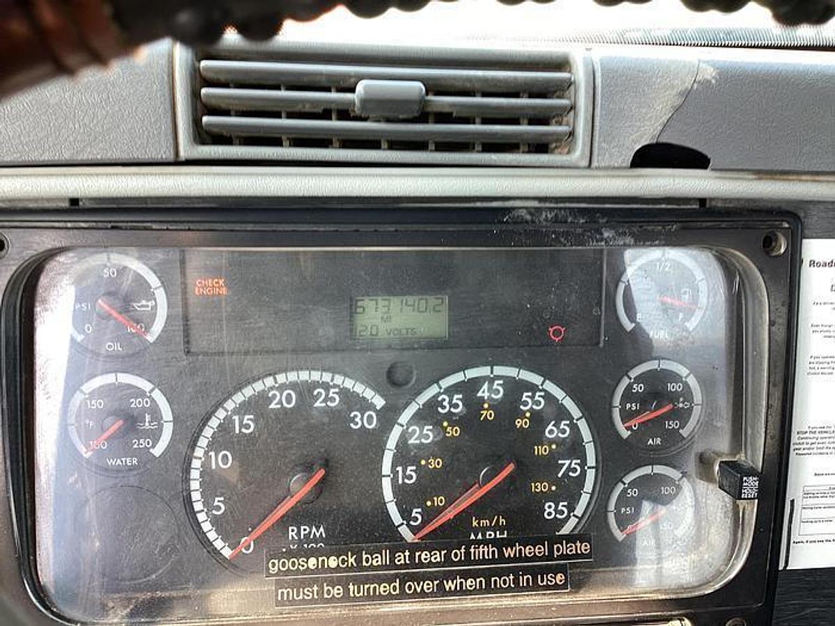 Used 2005 Freightliner Cascadia