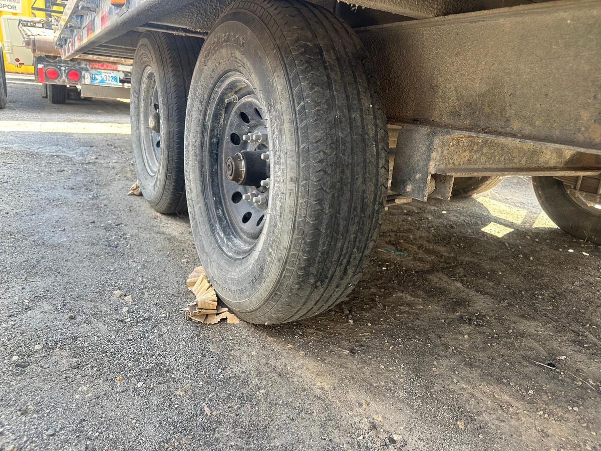 Used 2024 PJ Trailer MGF 26' Deck with Tilt Deck and Smitty Bilt 17,500 lb Winch