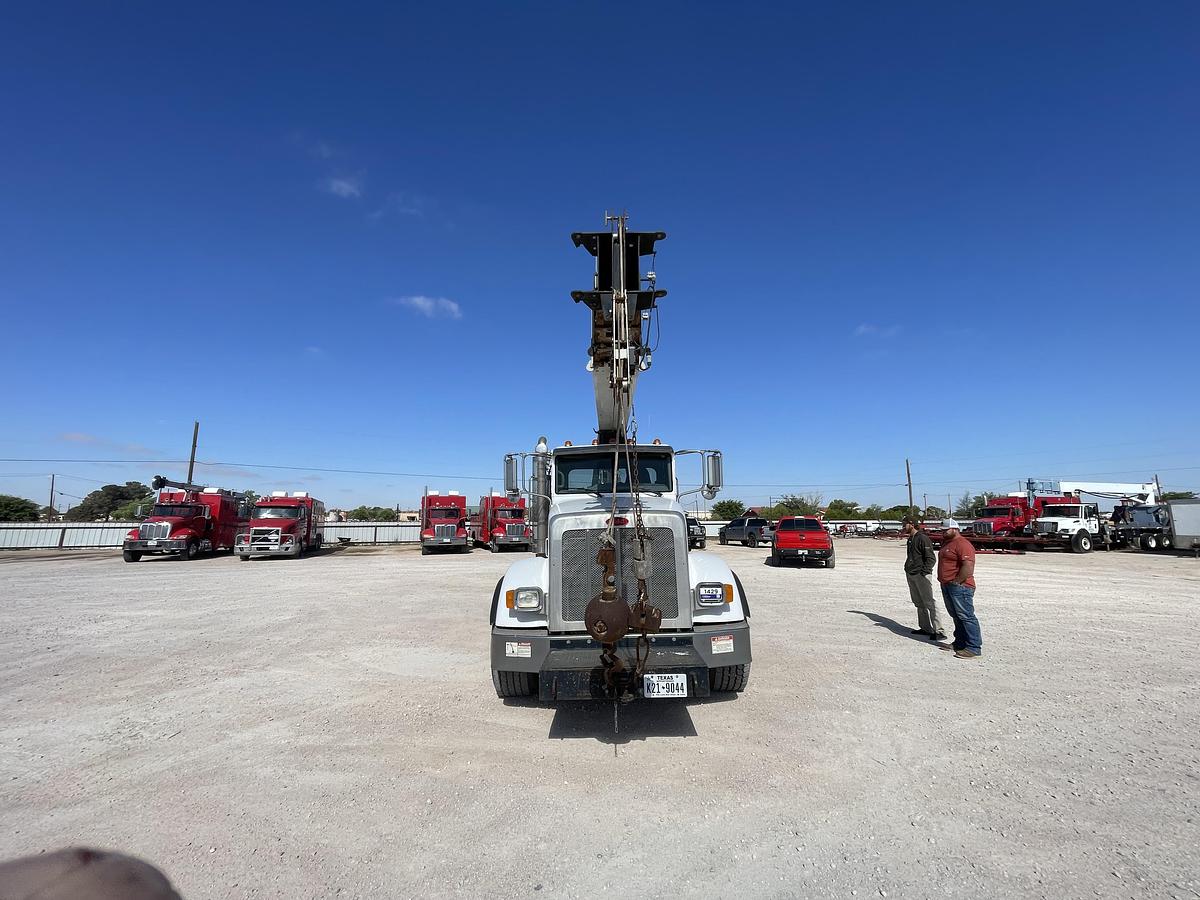 Used 2012 Peterbilt 367 Service Truck with National 900A Crane
