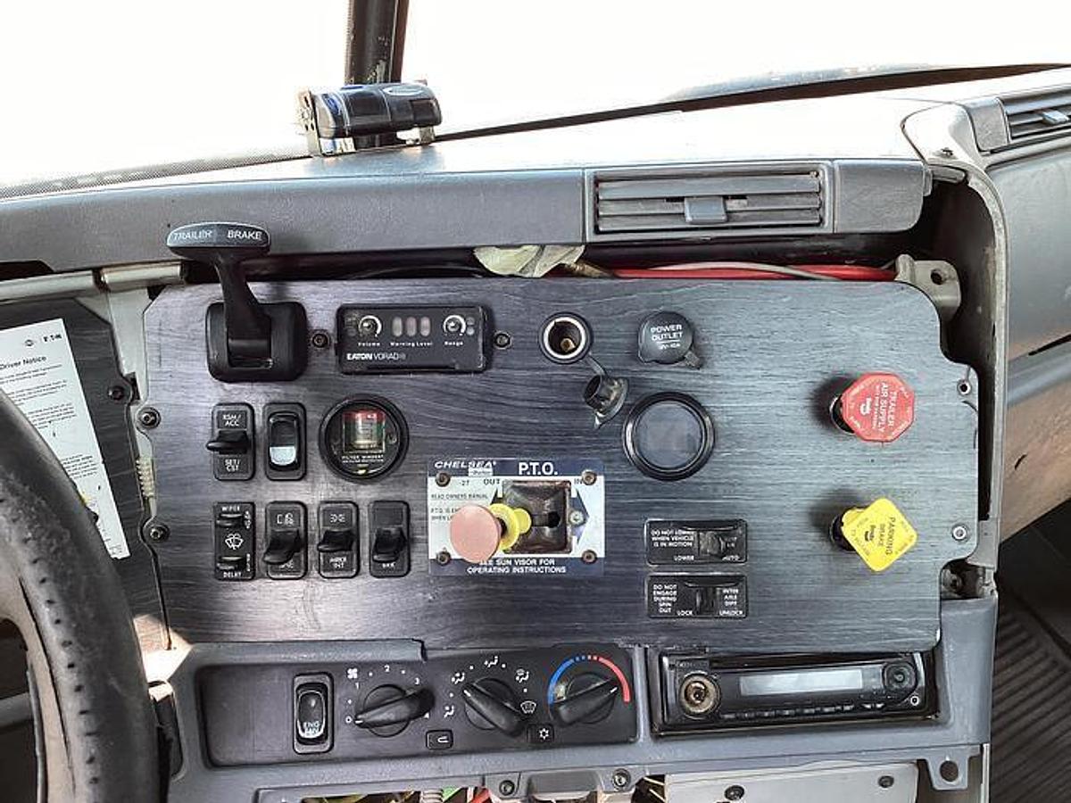 Used 2005 Freightliner Cascadia