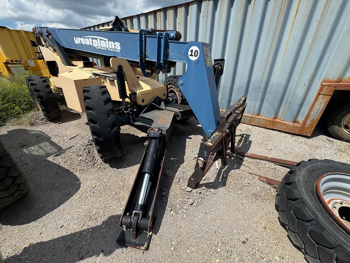 Used 2011 Caterpillar TL1055 Telehandler