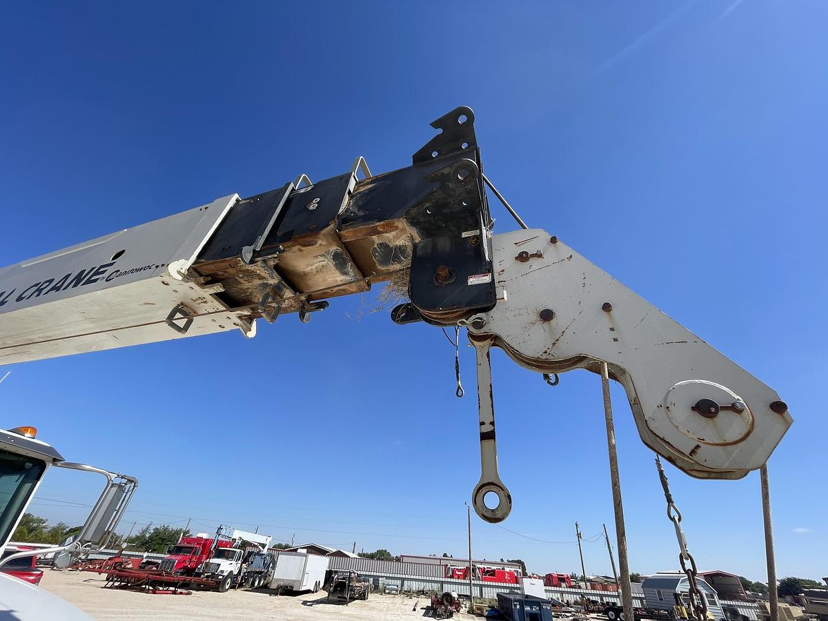 Used 2012 Peterbilt 367 Service Truck with National 900A Crane